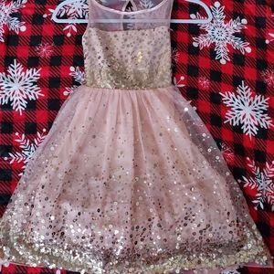 Beautiful peach colored girls dress great for any party size 12